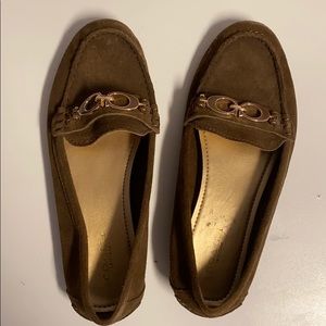 Super adorable coach brown loafers